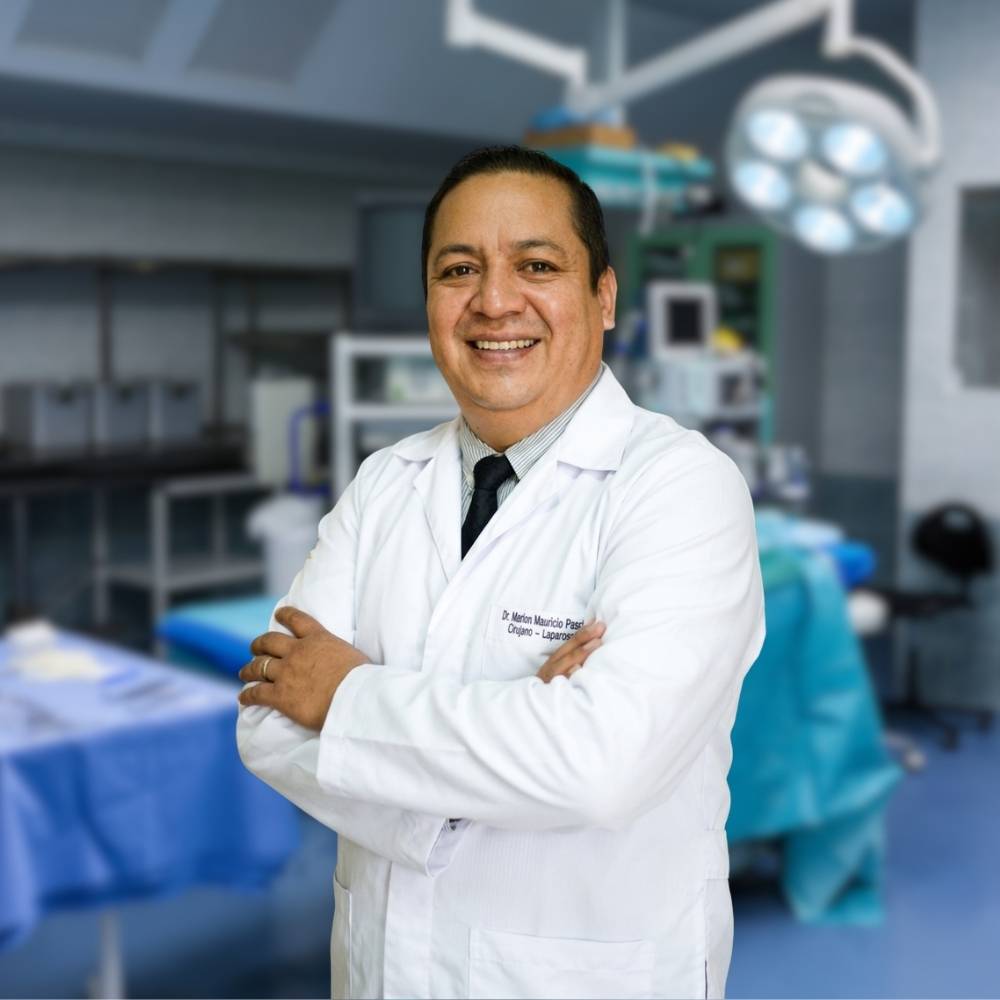 Dr. Robert Álvarez, especialista en Ginecología, Obstetricia y Medicina Reproductiva de Clínica NovaSalud Latacunga.