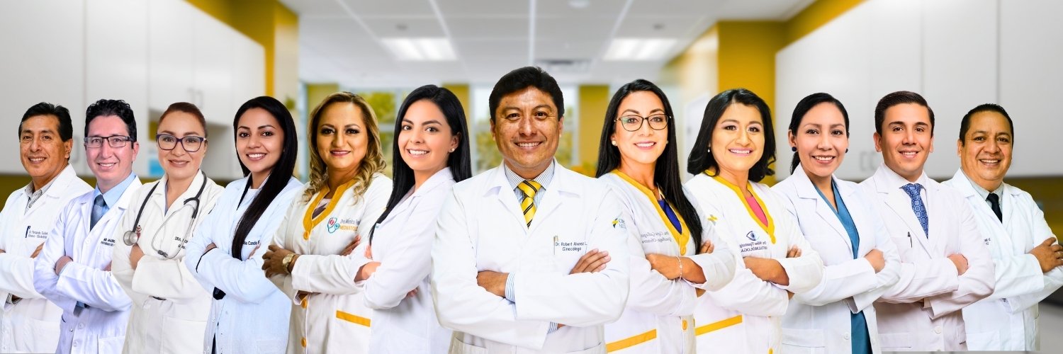 Especialistas médicos de Clínica NovaSalud Latacunga - Vista optimizada para móviles.