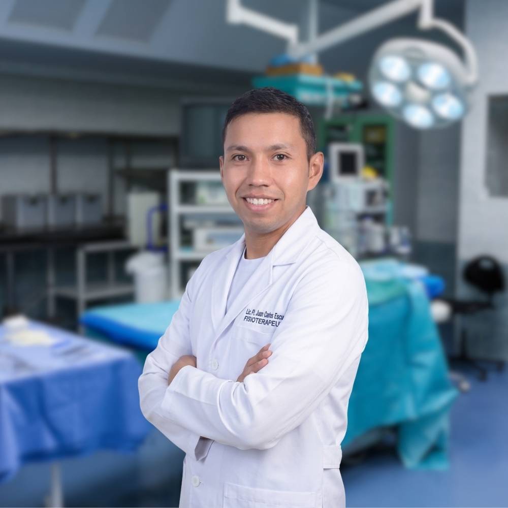 Dr. Robert Álvarez, especialista en Ginecología, Obstetricia y Medicina Reproductiva de Clínica NovaSalud Latacunga Av Eloy Alfaro y General Montero.