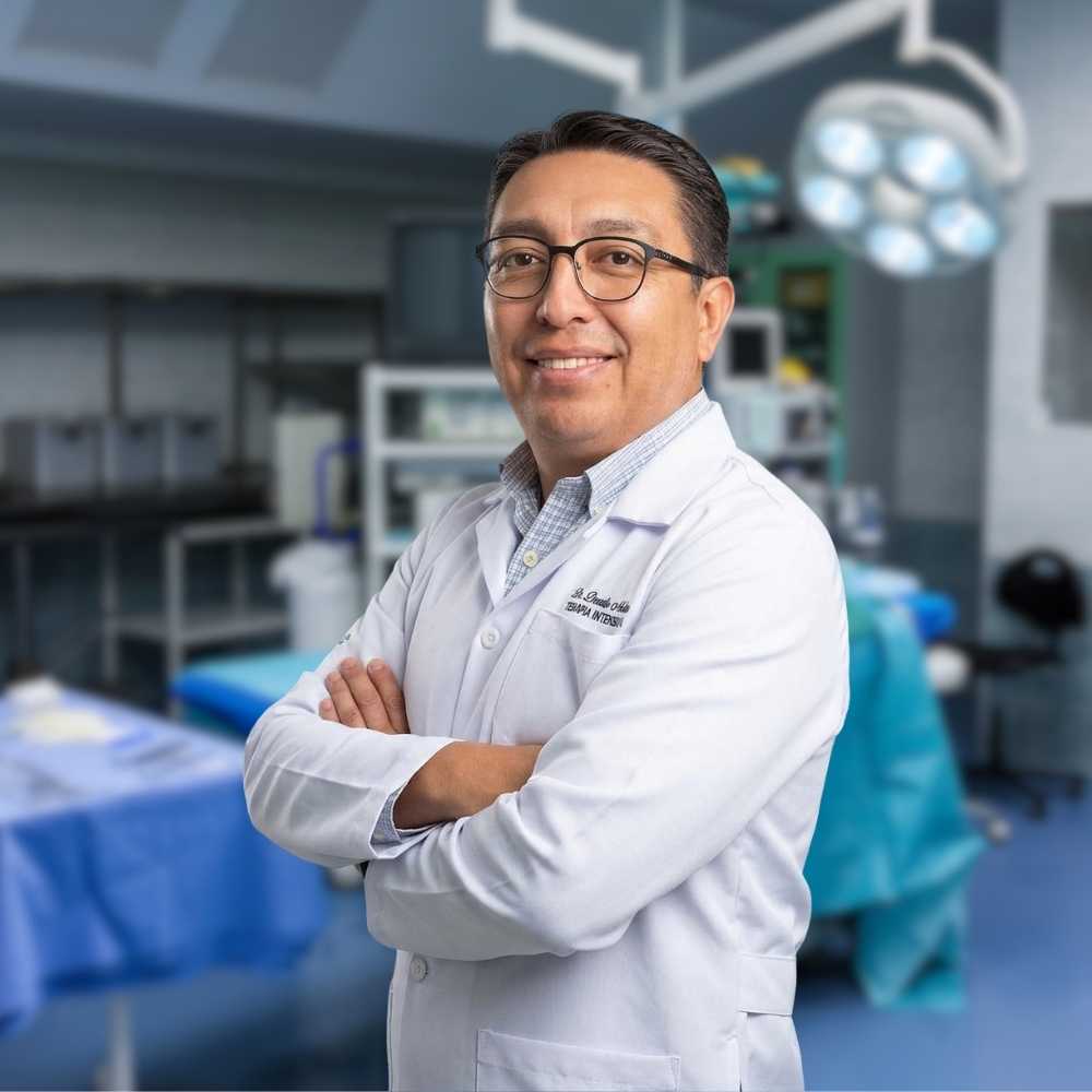 Dr. Robert Álvarez, especialista en Ginecología, Obstetricia y Medicina Reproductiva de Clínica NovaSalud Latacunga.