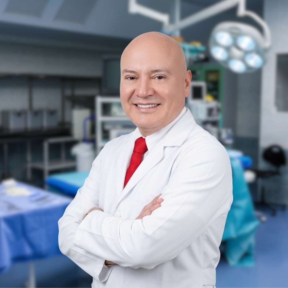 Dr. Robert Álvarez, especialista en Ginecología, Obstetricia y Medicina Reproductiva de Clínica NovaSalud Latacunga Av Eloy Alfaro y General Montero.