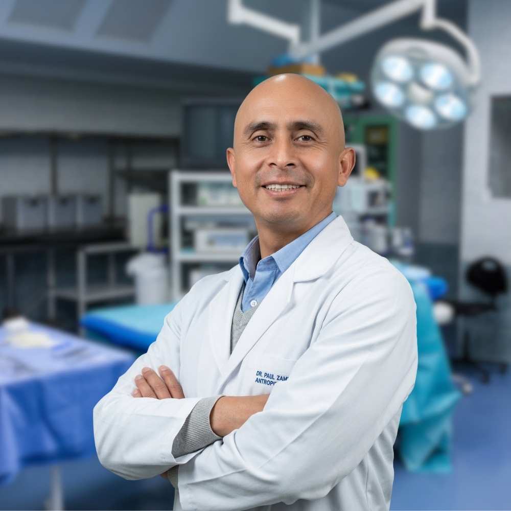 Dr. Robert Álvarez, especialista en Ginecología, Obstetricia y Medicina Reproductiva de Clínica NovaSalud Latacunga.